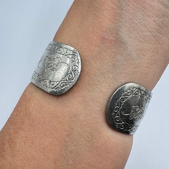 Kirk Stieff Pewter Cuff Bracelet Etched Flowers Vines Scrolls Signed Cottagecore - Picture 7 of 16